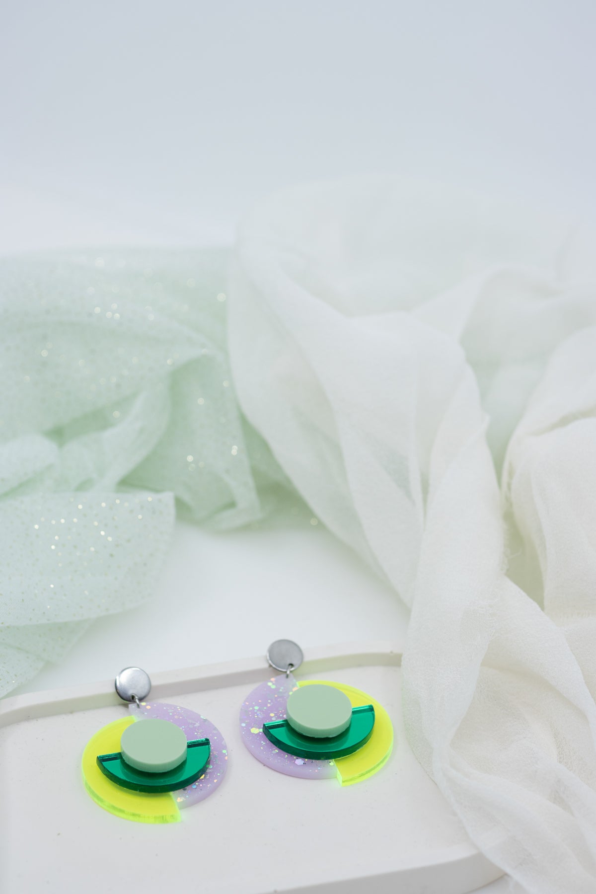 "RENA" Lime OhrStecker Neongrün & Flieder