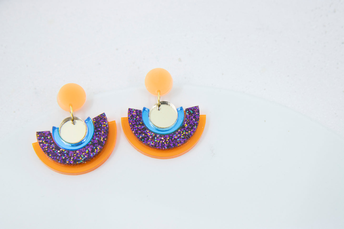 Neon acrylglasohrringe BINA – mit Glitter