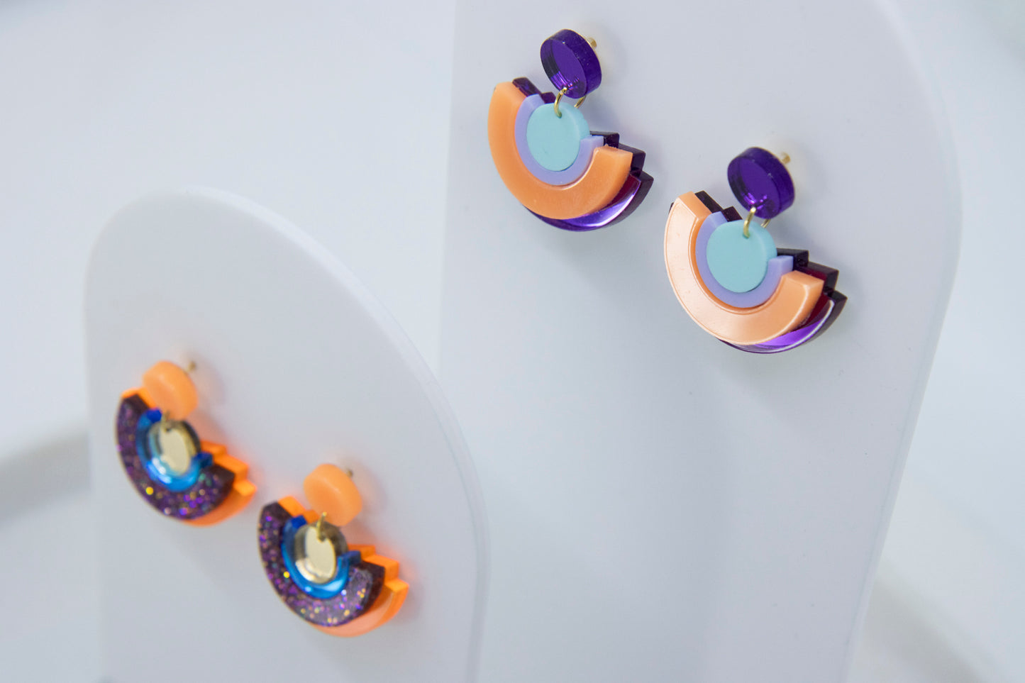 Dopamine Ohrringe BINA – neon orange ultraviolett