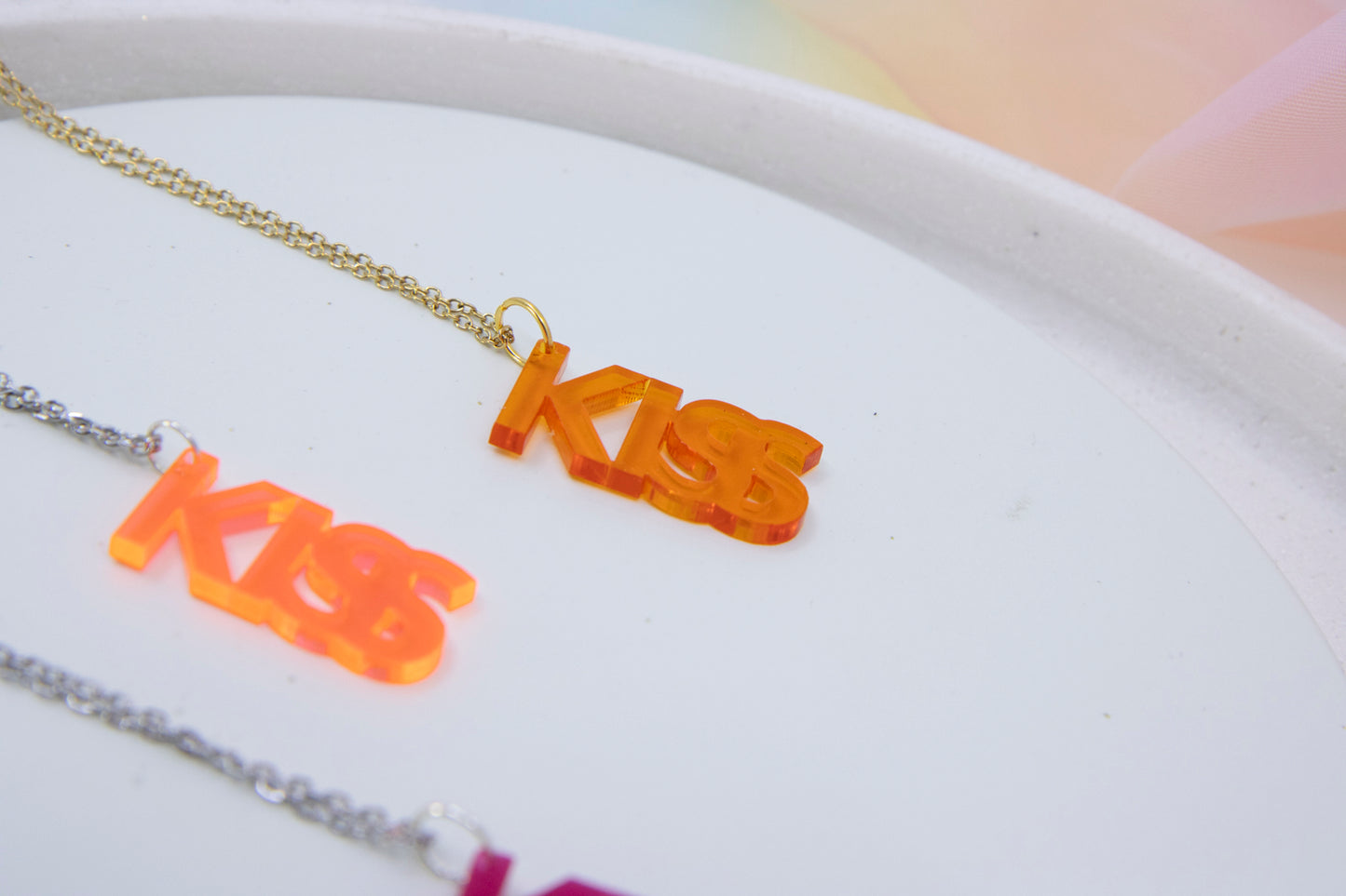 Worddrops KISS – Statement Text kette aus Acrylglas