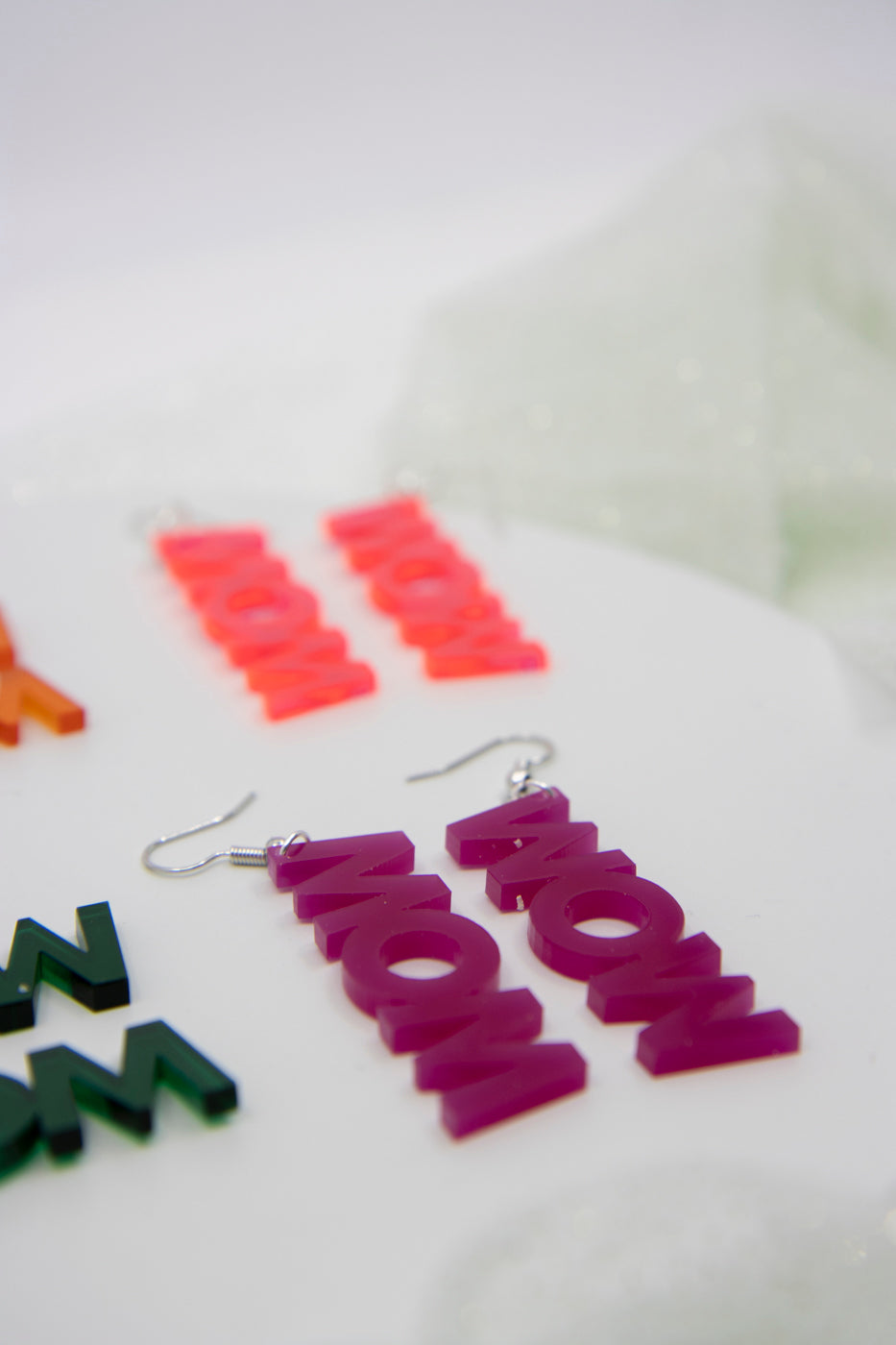 Worddrops MOM WOW – Statement text earrings made of acrylic glass