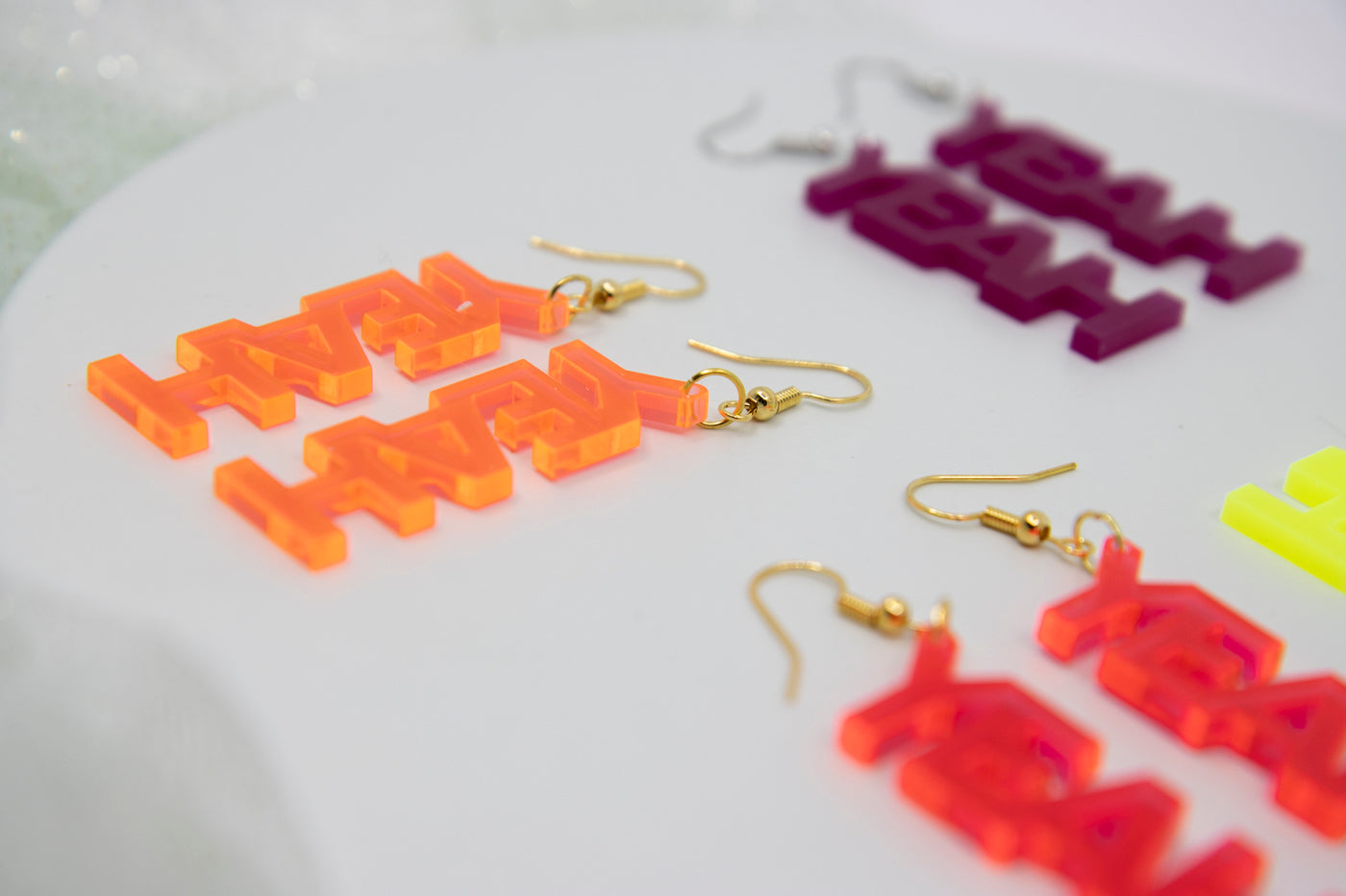 Worddrops YEAH – Statement Text Earrings made of acrylic