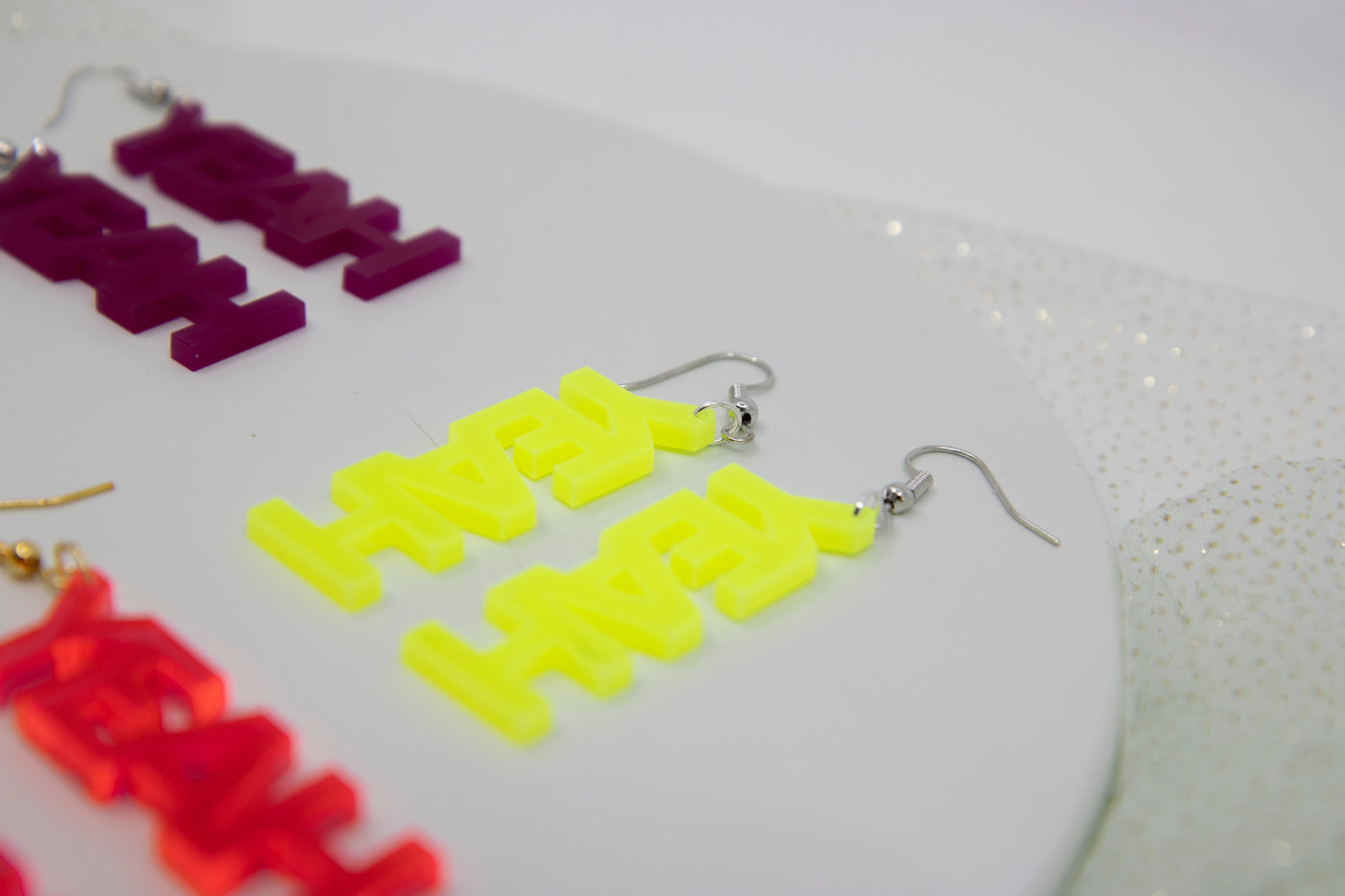 Worddrops YEAH – Statement Text Earrings made of acrylic