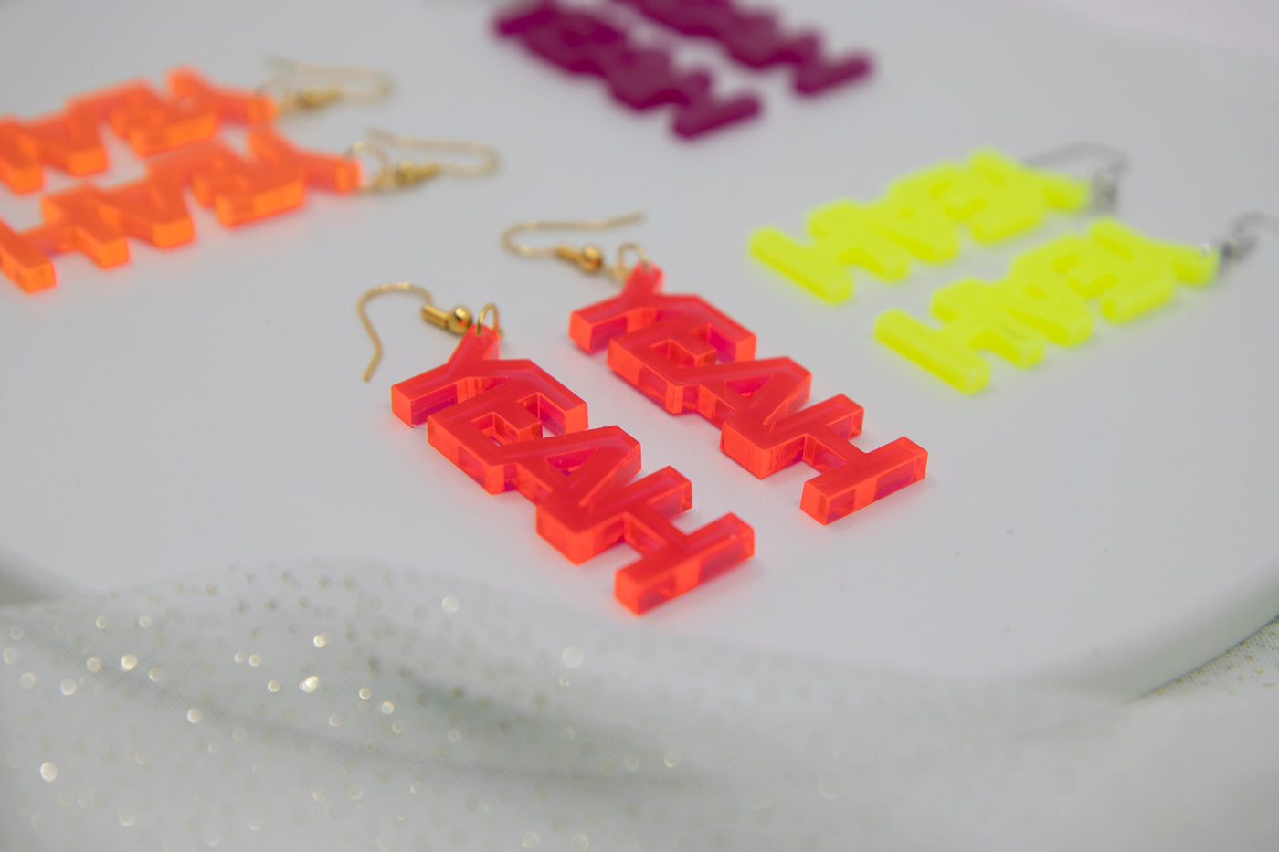 Worddrops YEAH – Statement Text Earrings made of acrylic