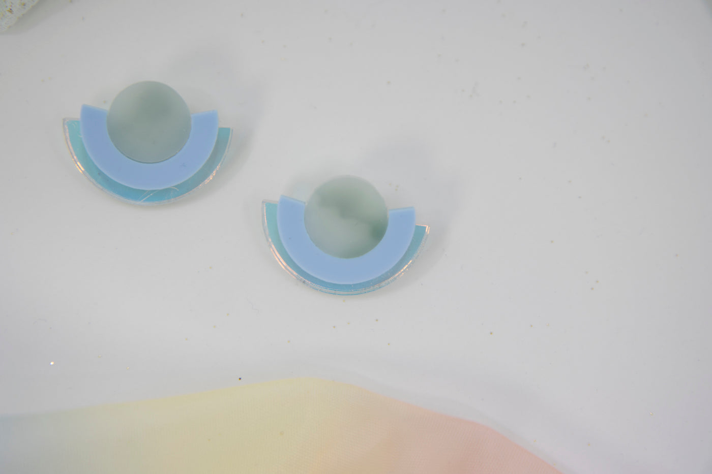 NINA earrings – timeless elegance with modern color combinations