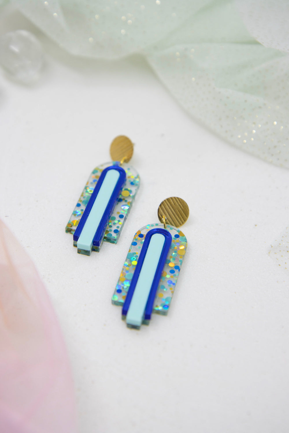 Geometric arch statement earrings "GINA" – glitter blue