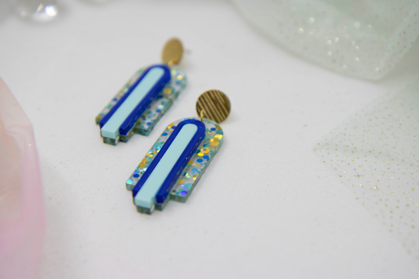 Geometric arch statement earrings "GINA" – glitter blue