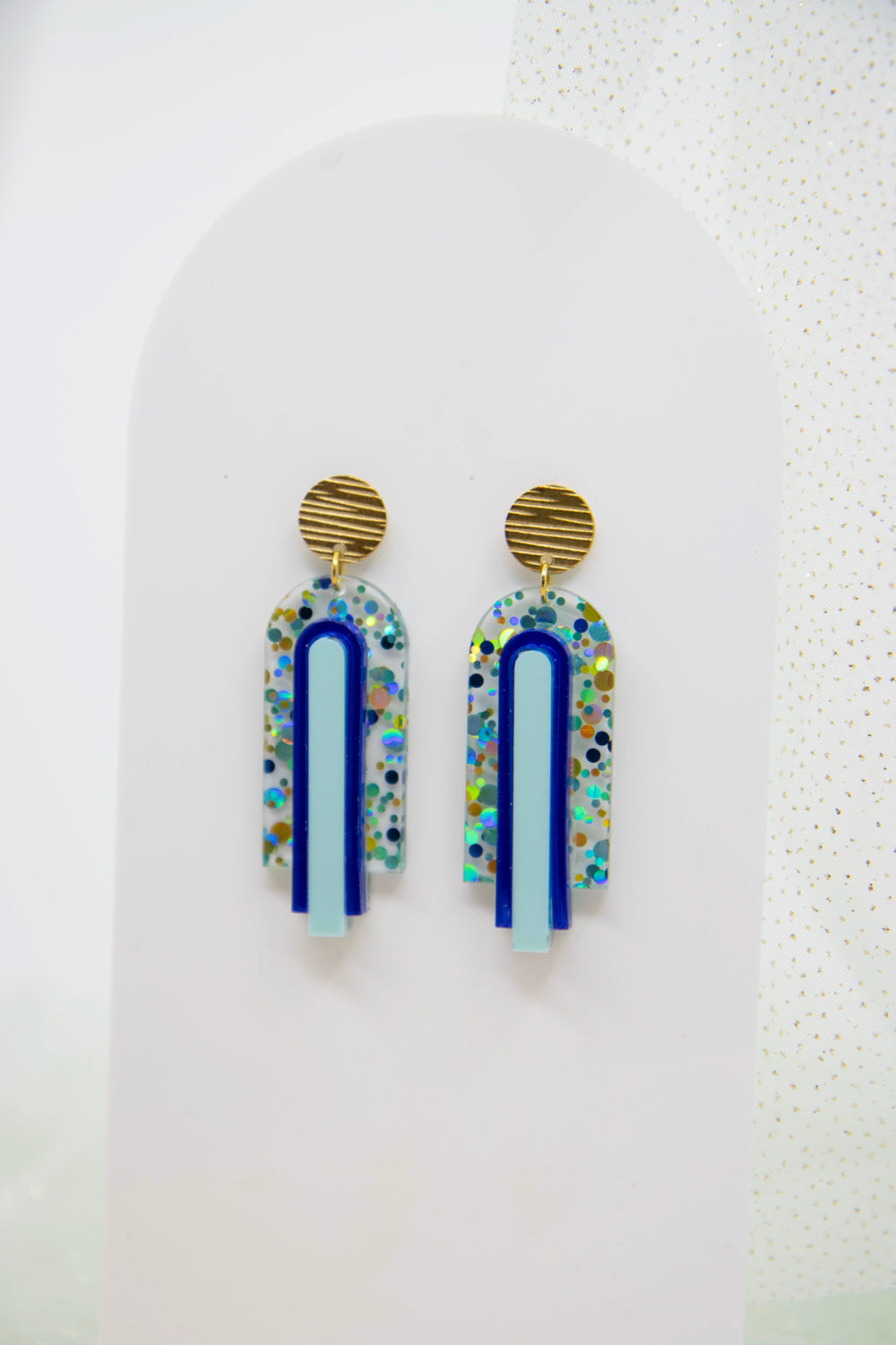 Geometric arch statement earrings "GINA" – glitter blue