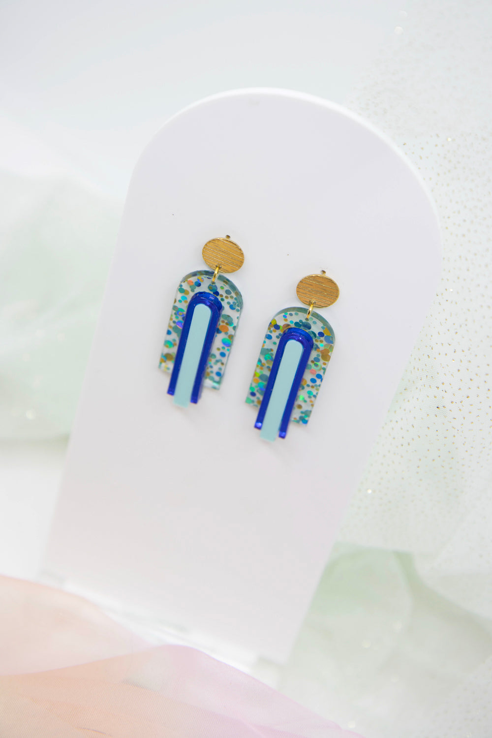 Geometric arch statement earrings "GINA" – glitter blue