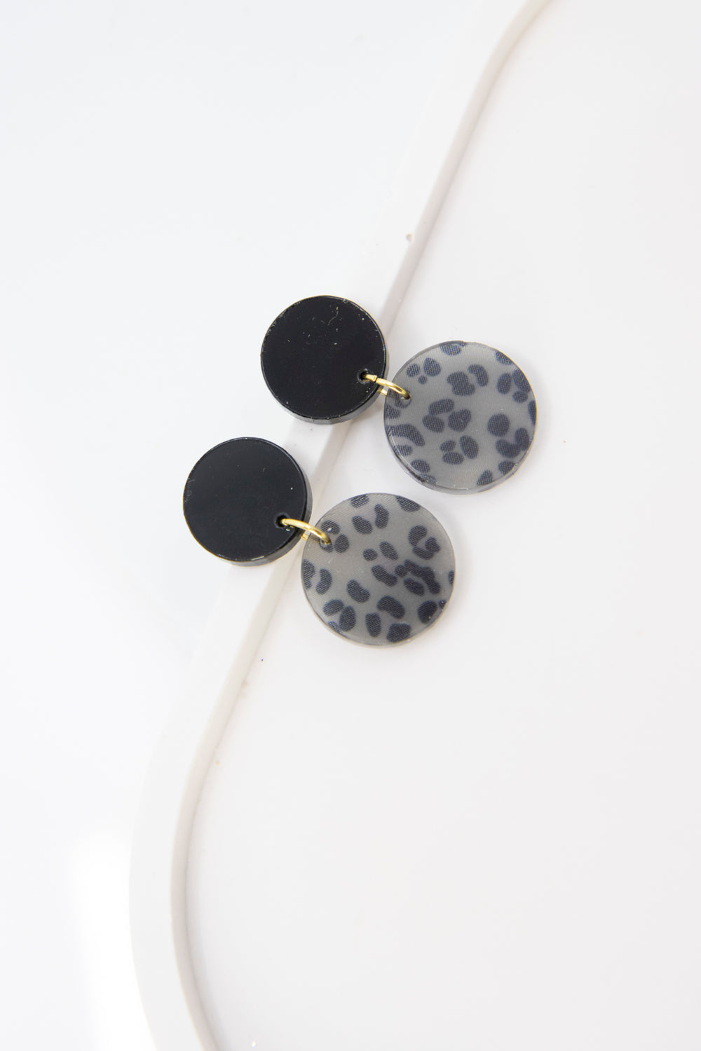 "NENA" LEO earrings in Loe design