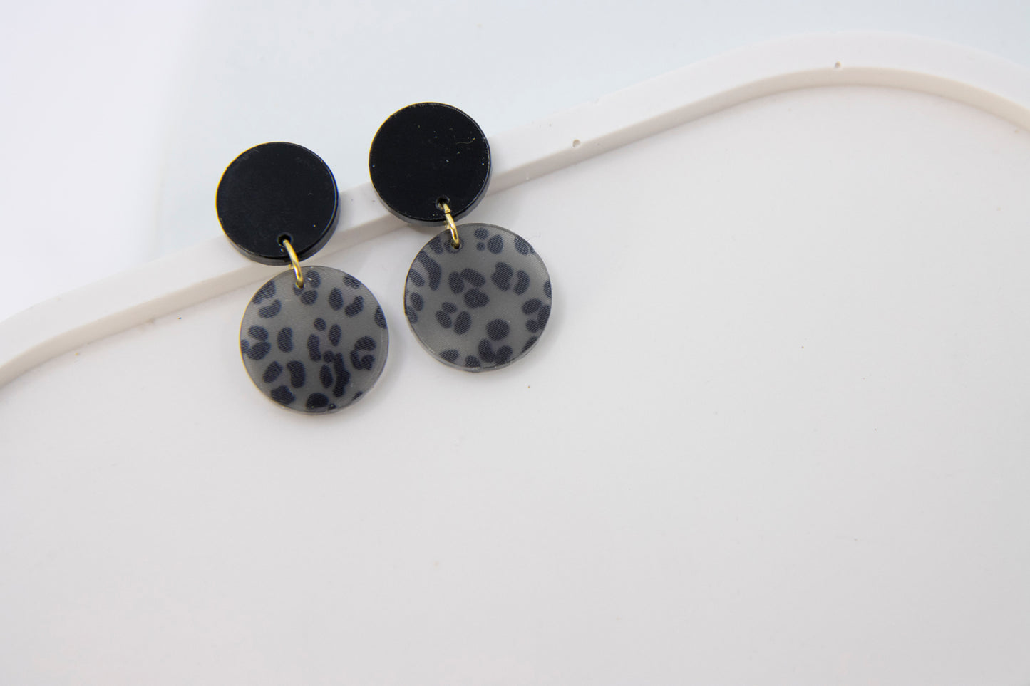"NENA" LEO earrings in Loe design