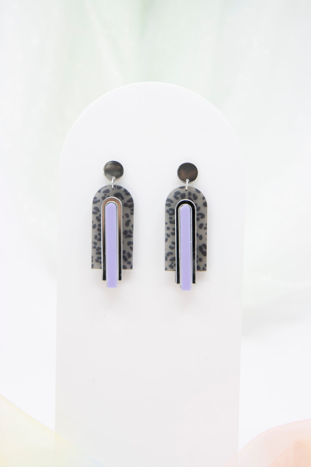 Leopard statement earrings made of acrylic with purple accents