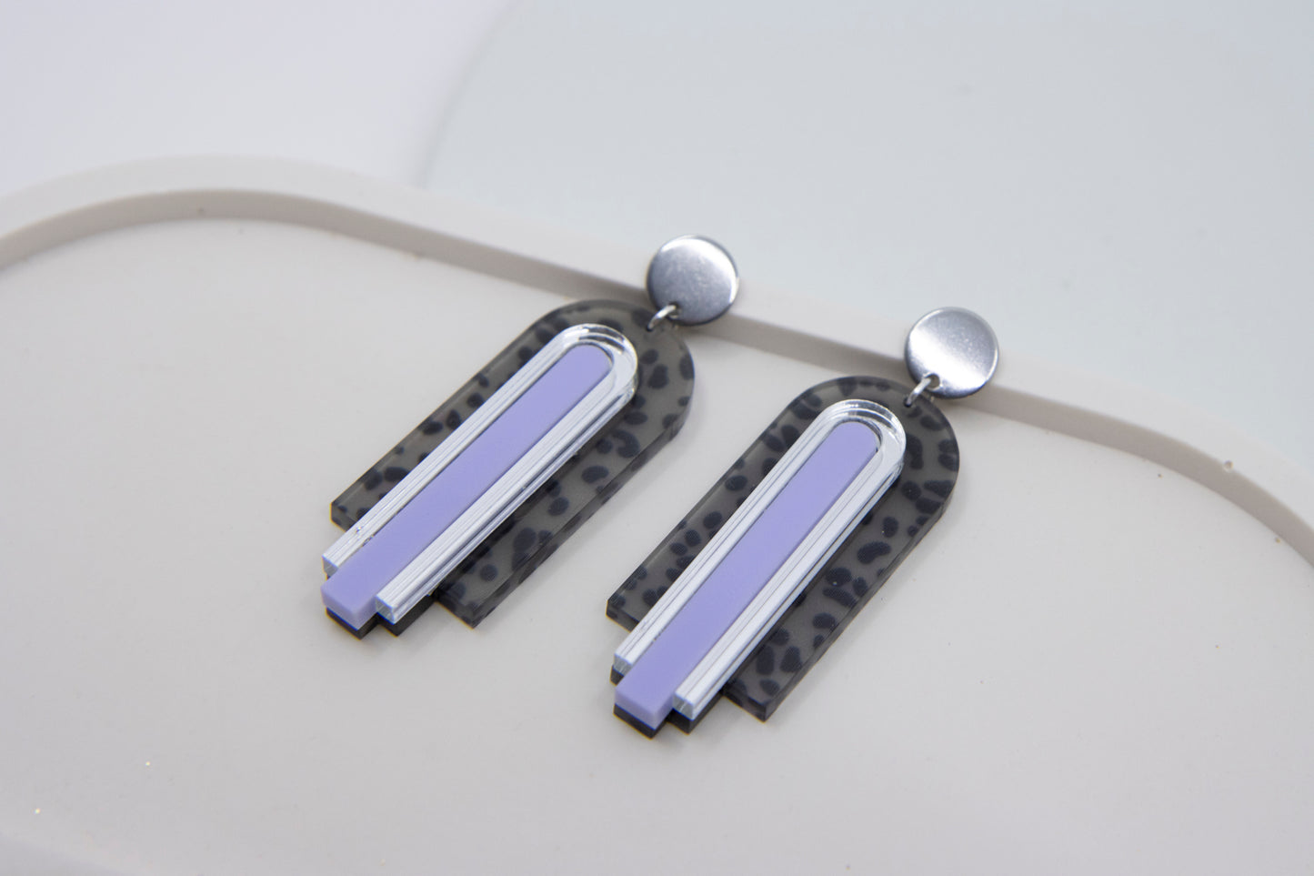 Leopard statement earrings made of acrylic with purple accents