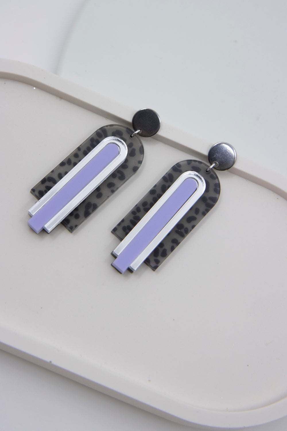 Leopard statement earrings made of acrylic with purple accents