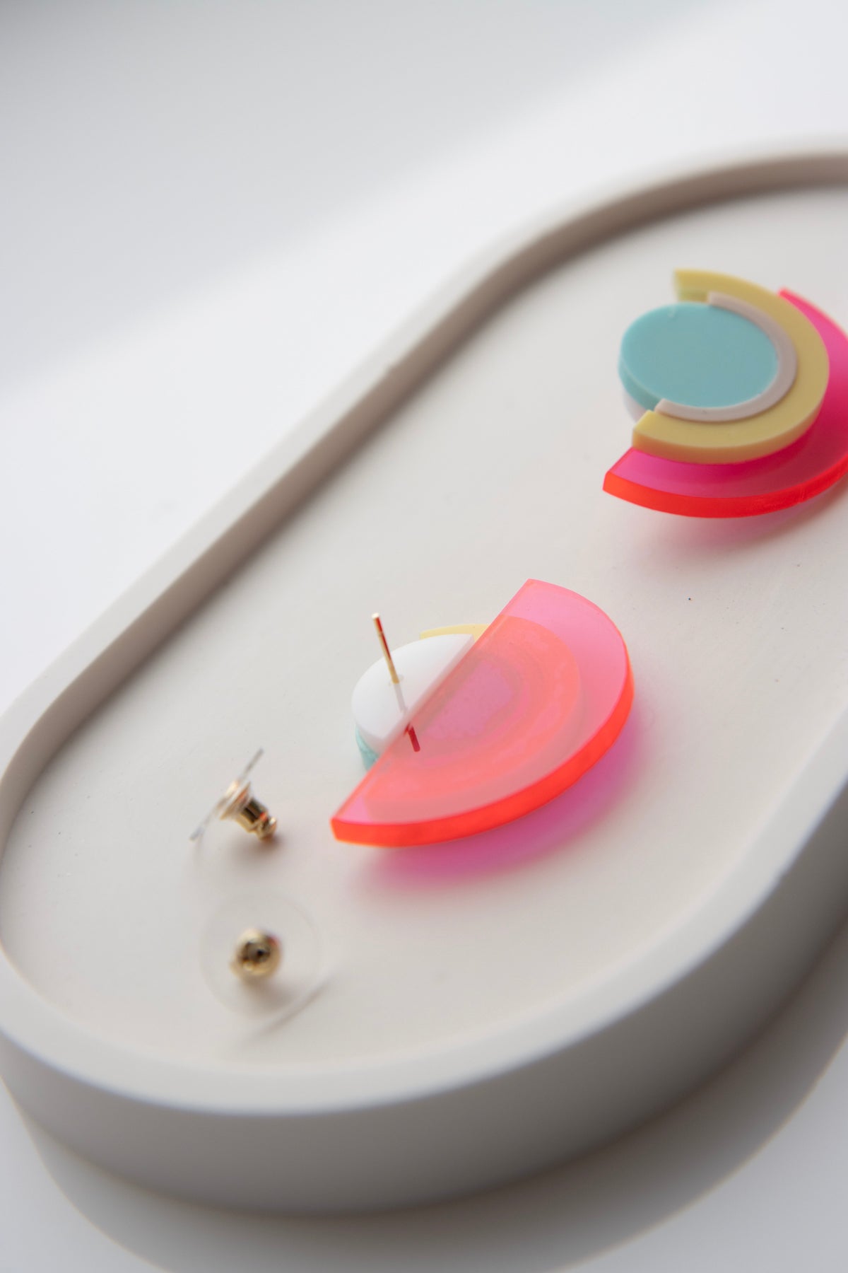 Summer vibes! Laser-cut acrylic earrings "PINA"