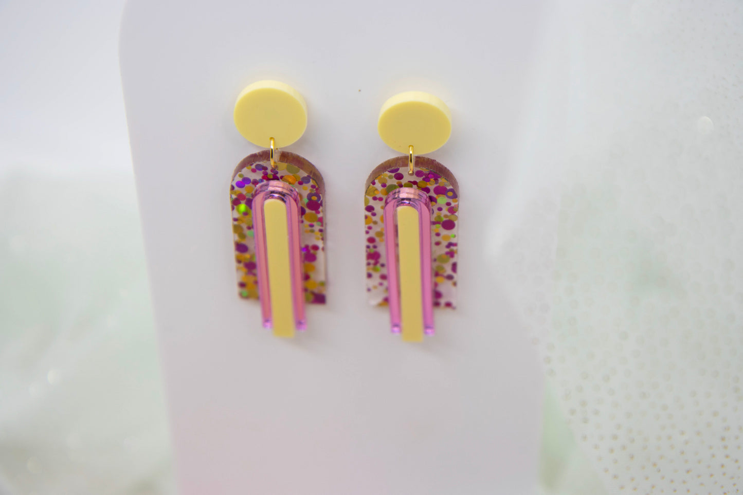 Geometric arch statement earrings "GINA" – glitter pink/purple