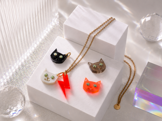 KATZE Kette mit Acrylglas-Charm und Strassaugen