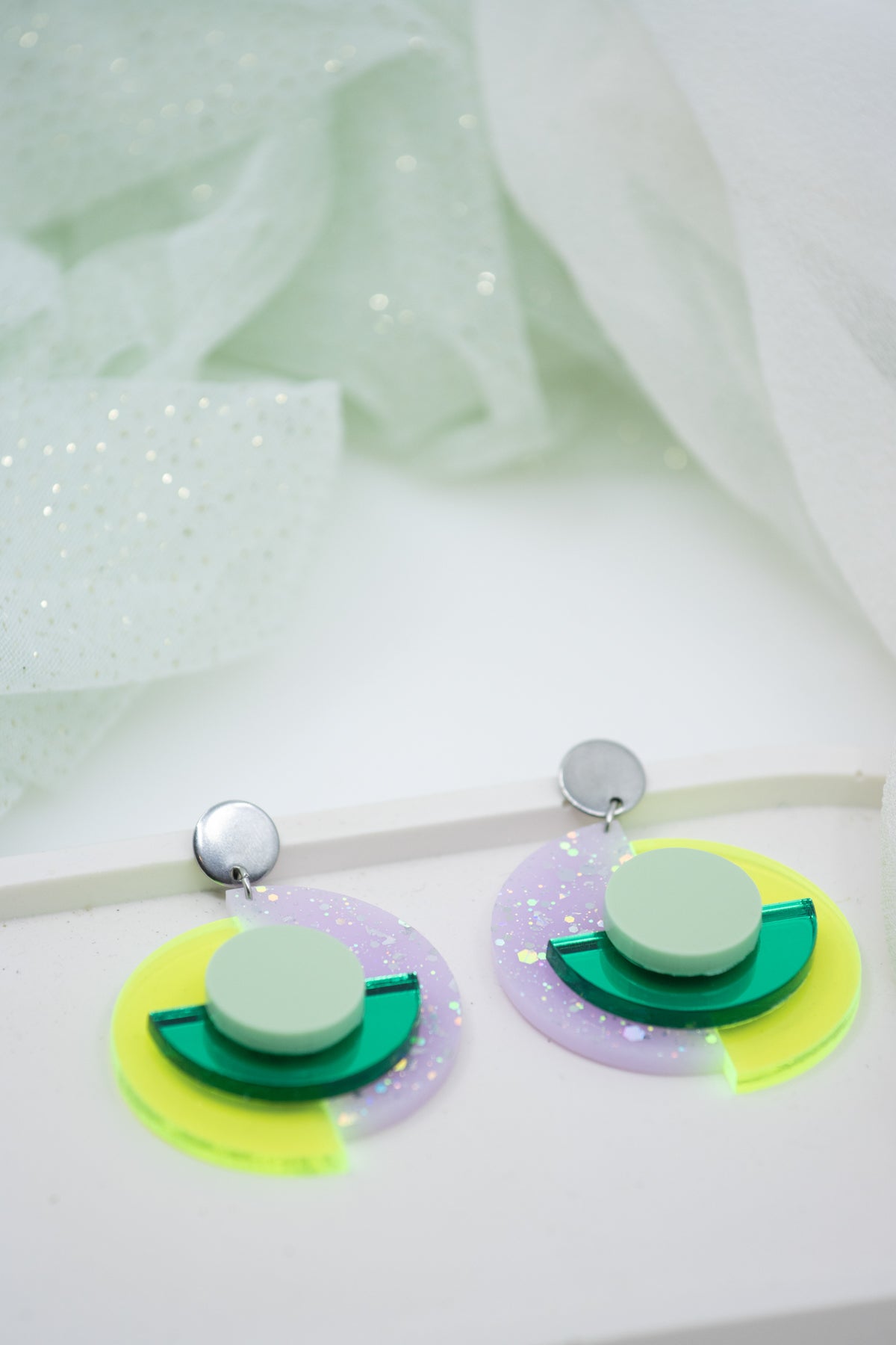 "RENA" Lime OhrStecker Neongrün & Flieder