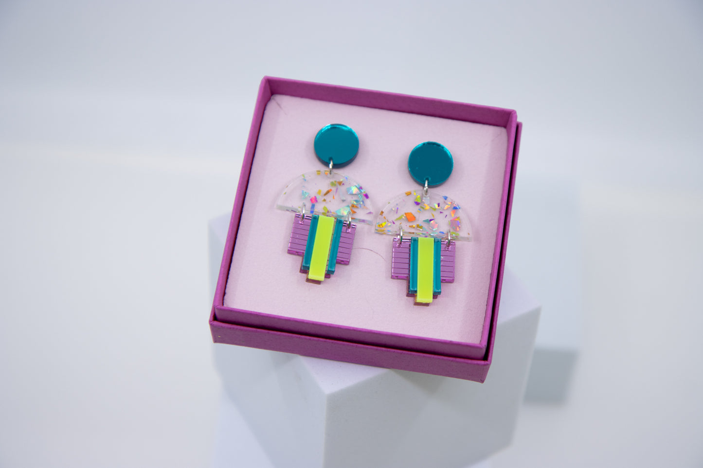 EMPIRE – Art Deco earrings in glitter green &amp; mirror orange