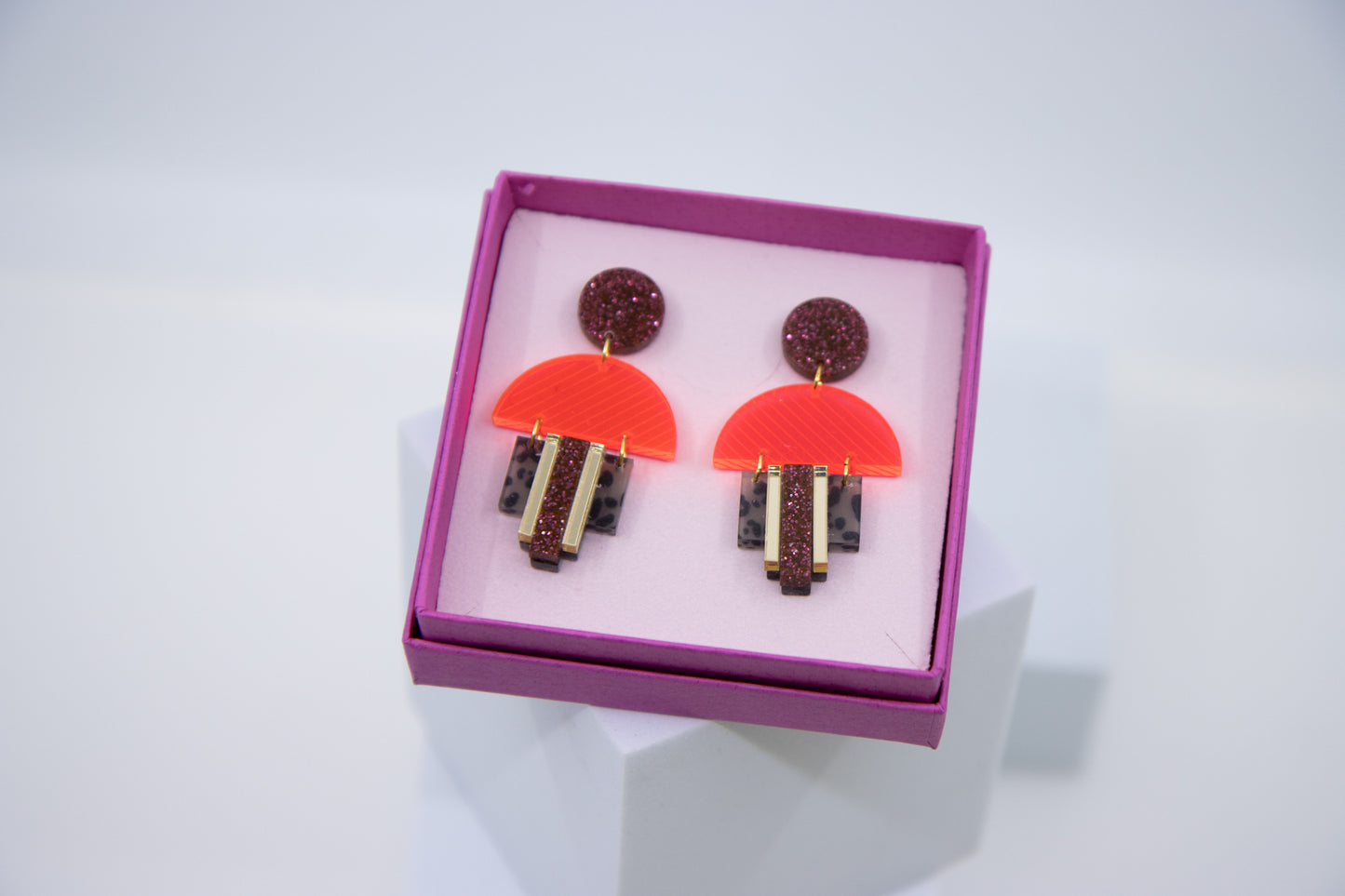 EMPIRE – Art Deco earrings in glitter green &amp; mirror orange