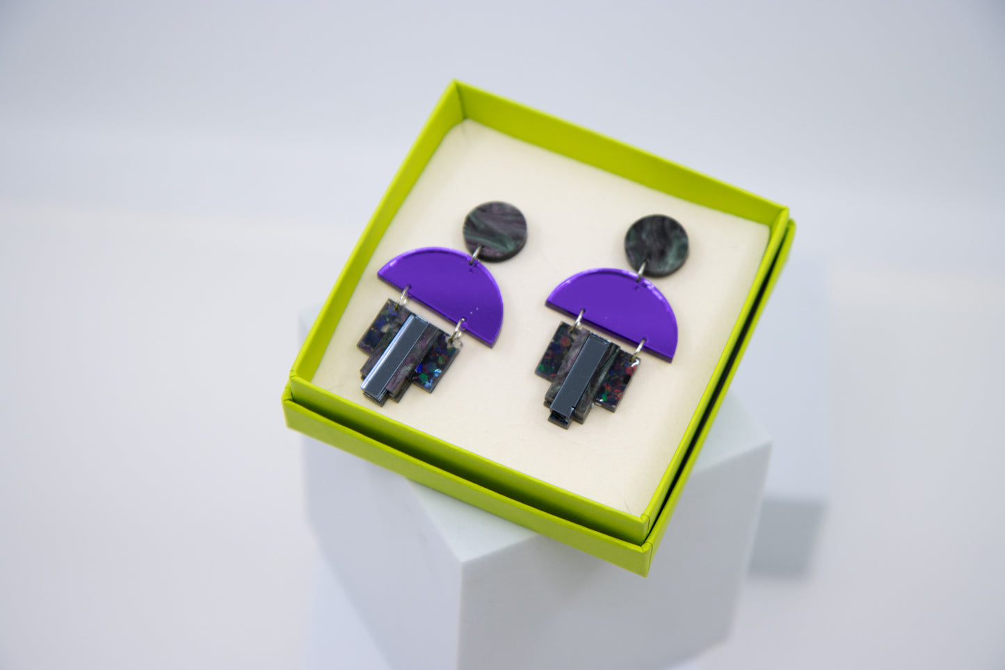 EMPIRE – Art Deco earrings in glitter green &amp; mirror orange
