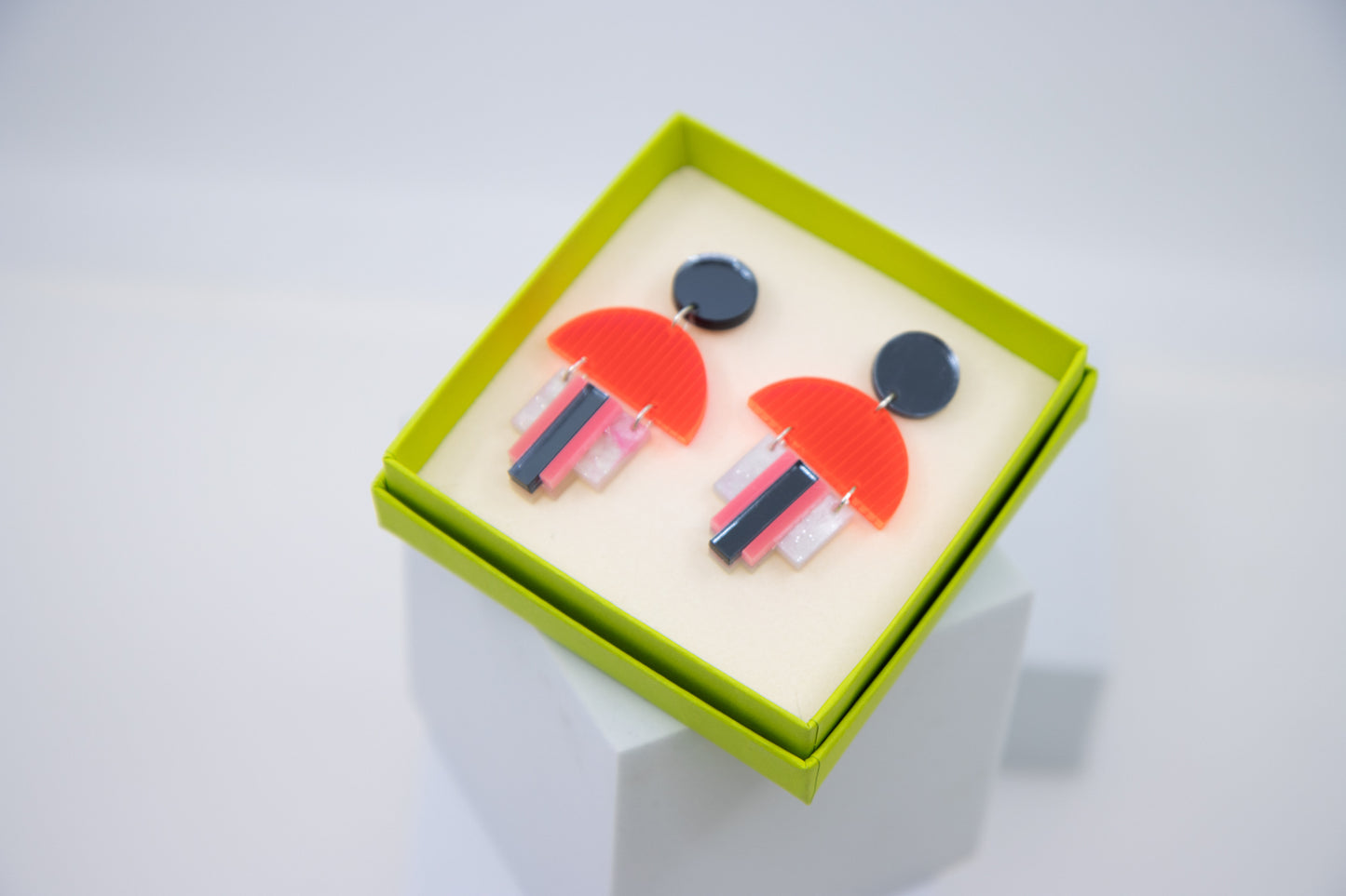 EMPIRE – Art Deco earrings in glitter green &amp; mirror orange