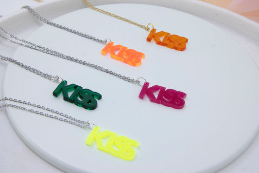 Worddrops KISS  – Statement Text kette aus Acrylglas