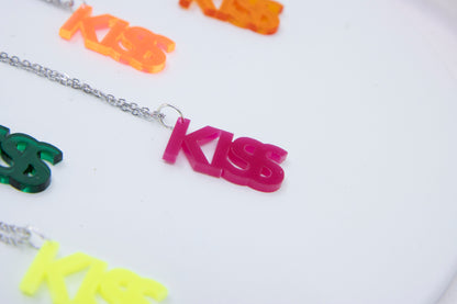 Worddrops KISS  – Statement Text kette aus Acrylglas