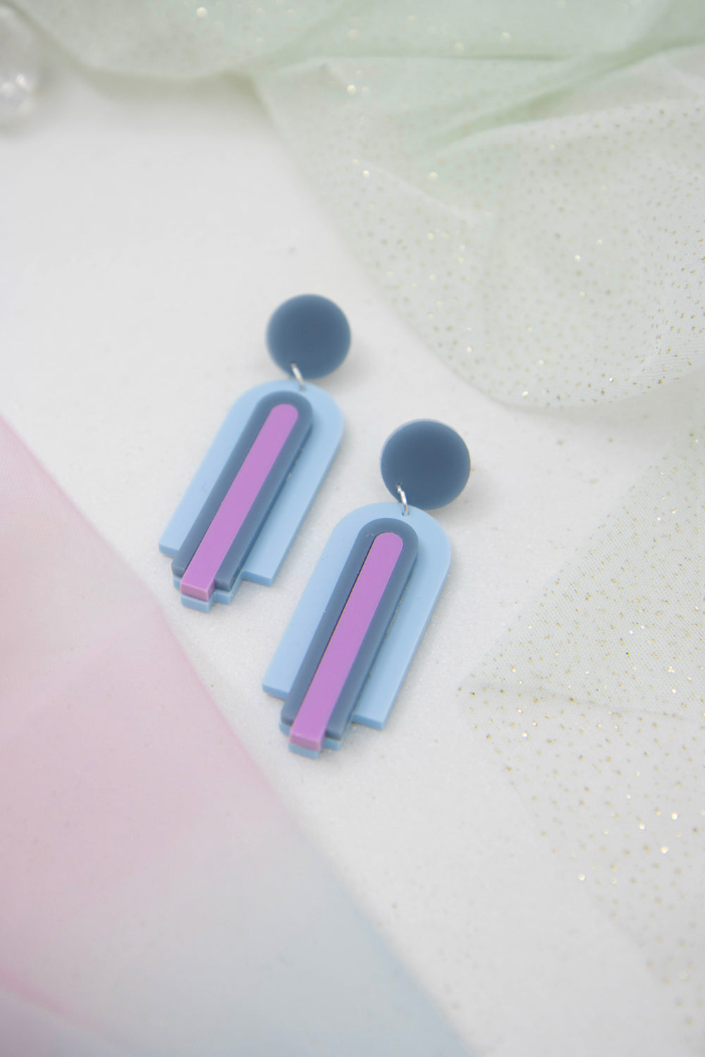 Geometrische Bogen statement Ohrstecker "GINA" – Blau Lila