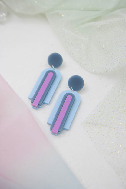 Geometrische Bogen statement Ohrstecker "GINA" – Blau Lila