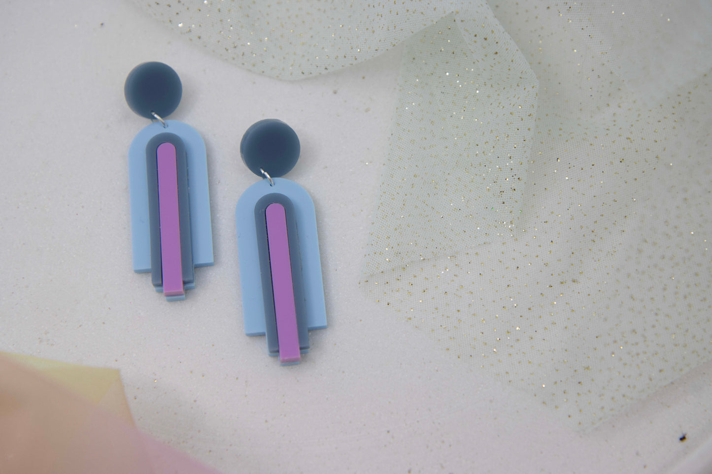 Geometrische Bogen statement Ohrstecker "GINA" – Blau Lila