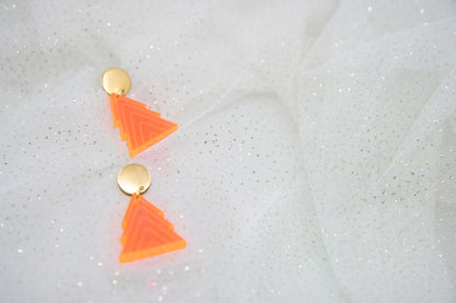 Weihnachtsbaum-Ohrringe aus Acryl – Neon Rot mit Gravur