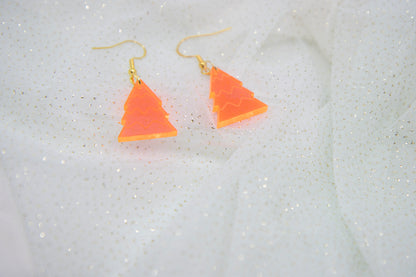 Weihnachtsbaum-Ohrringe aus Acryl – Neon Rot mit Gravur