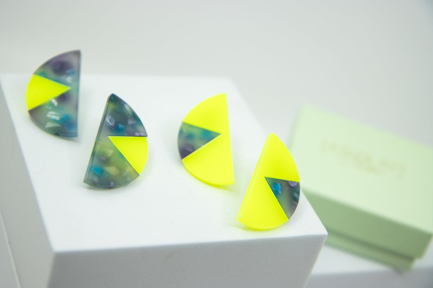 VINA Statement Ohrstecker Neon