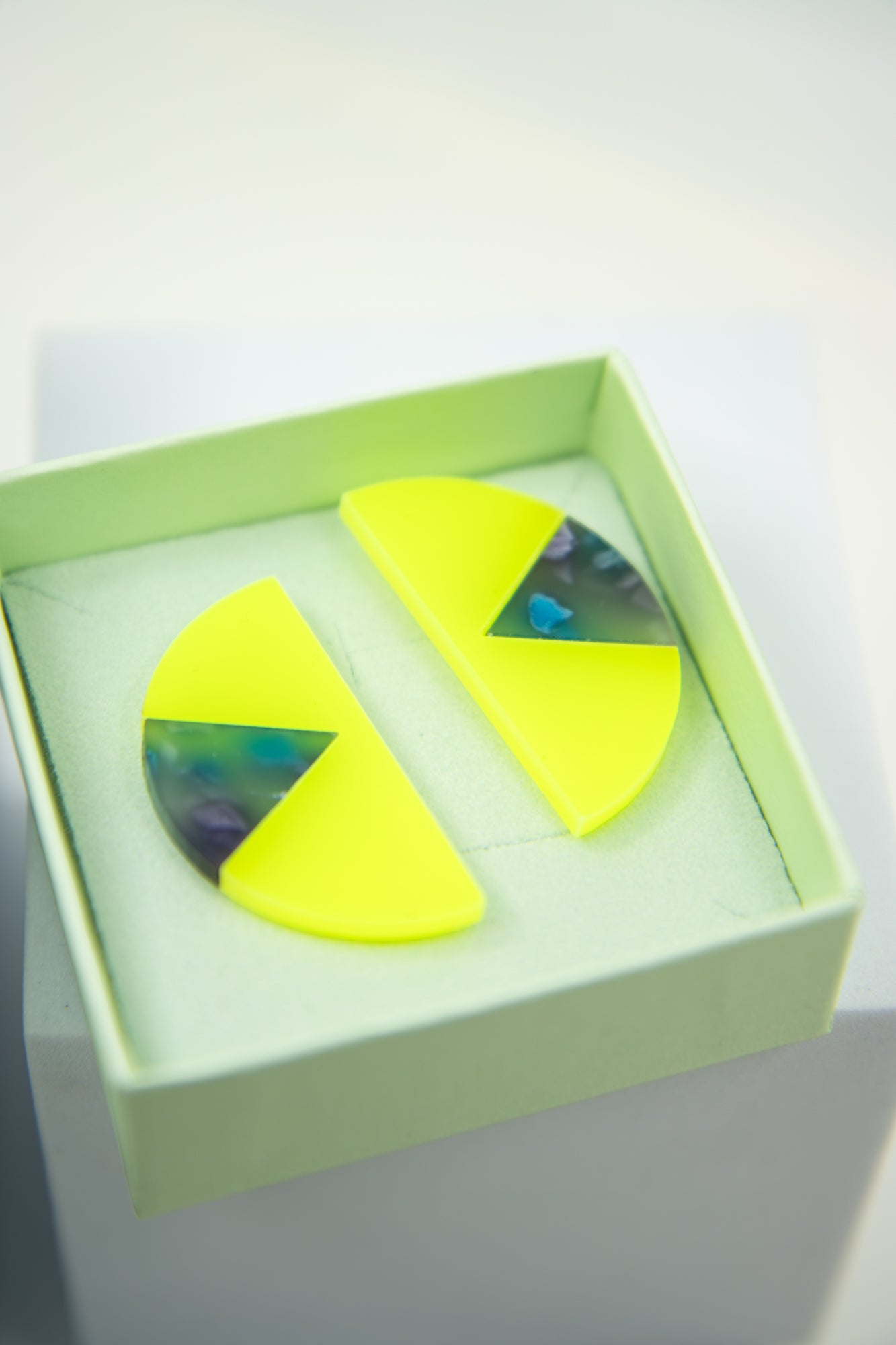 VINA Statement Ohrstecker Neon
