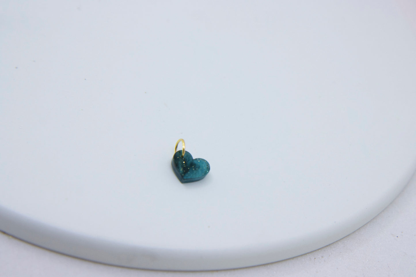 MARMOR Mini Herz Kettenanhänger aus Acrylglas – in Marmoroptik