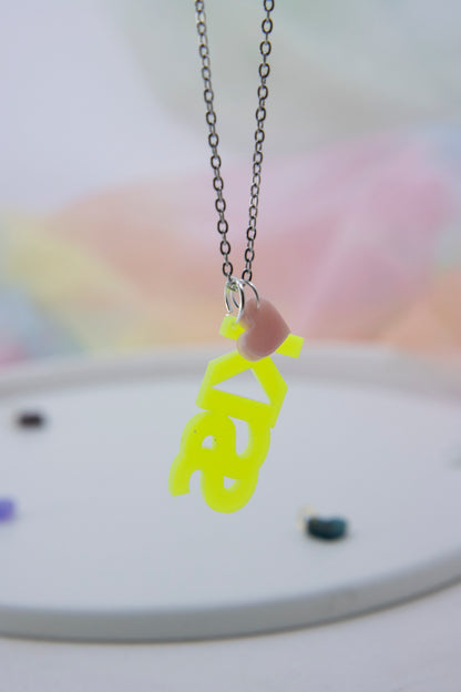 MARMOR Mini Herz Kettenanhänger aus Acrylglas – in Marmoroptik