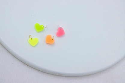 NEON Mini Herz Anhänger aus Acrylglas – Leuchtendes Design