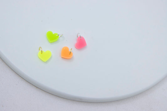 NEON Mini Herz Anhänger aus Acrylglas – Leuchtendes Design