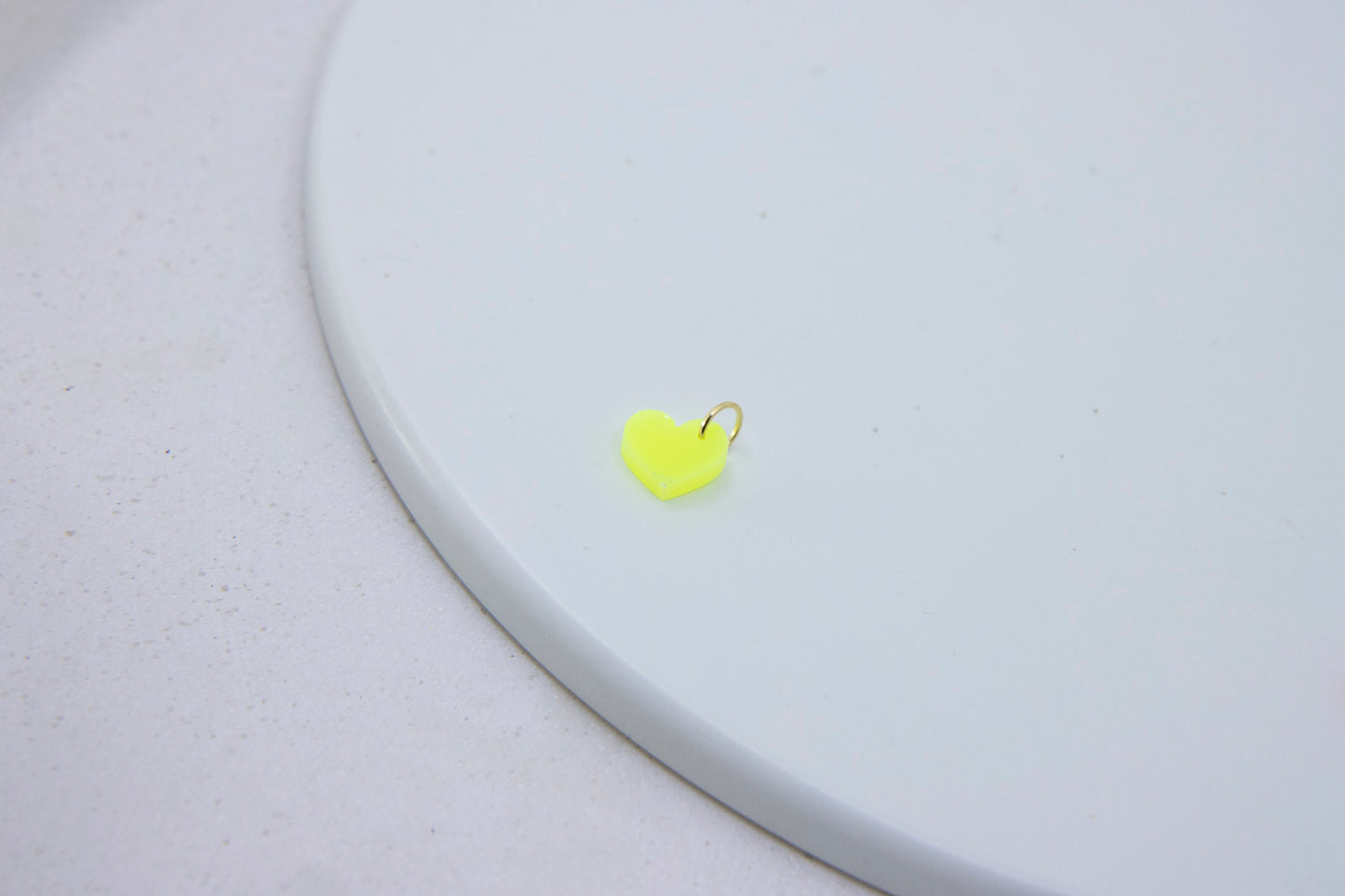 NEON Mini Herz Anhänger aus Acrylglas – Leuchtendes Design