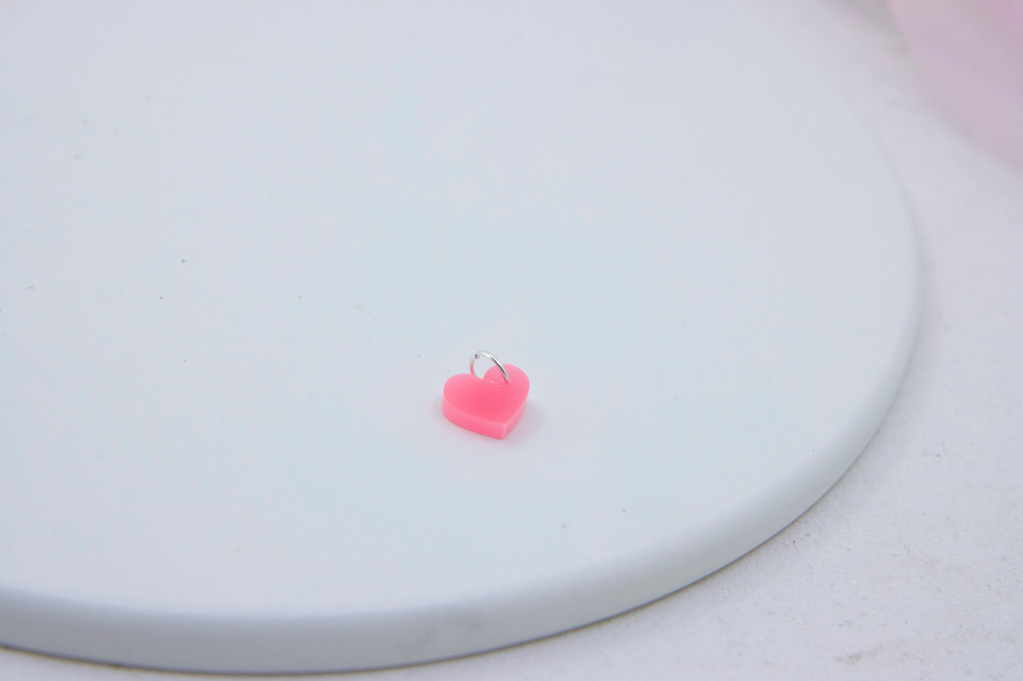 NEON Mini Herz Anhänger aus Acrylglas – Leuchtendes Design