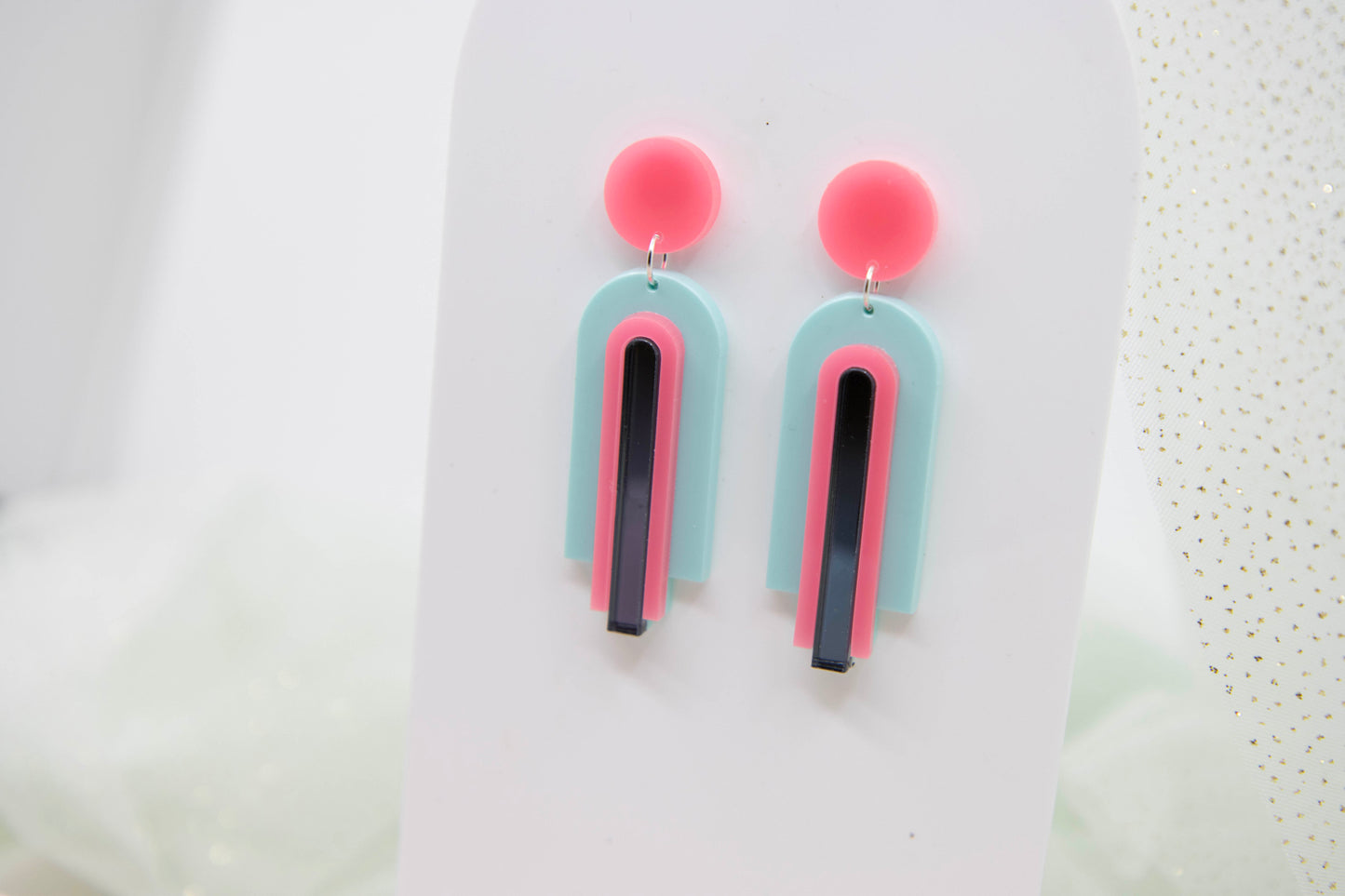 Geometrische statement Ohrstecker "GINA" – im Bogen-Design