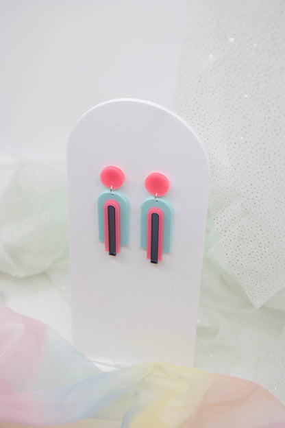 Geometrische statement Ohrstecker "GINA" – im Bogen-Design