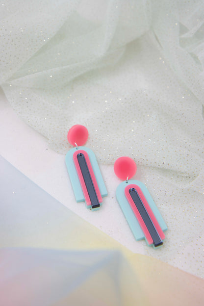 Geometrische statement Ohrstecker "GINA" – im Bogen-Design