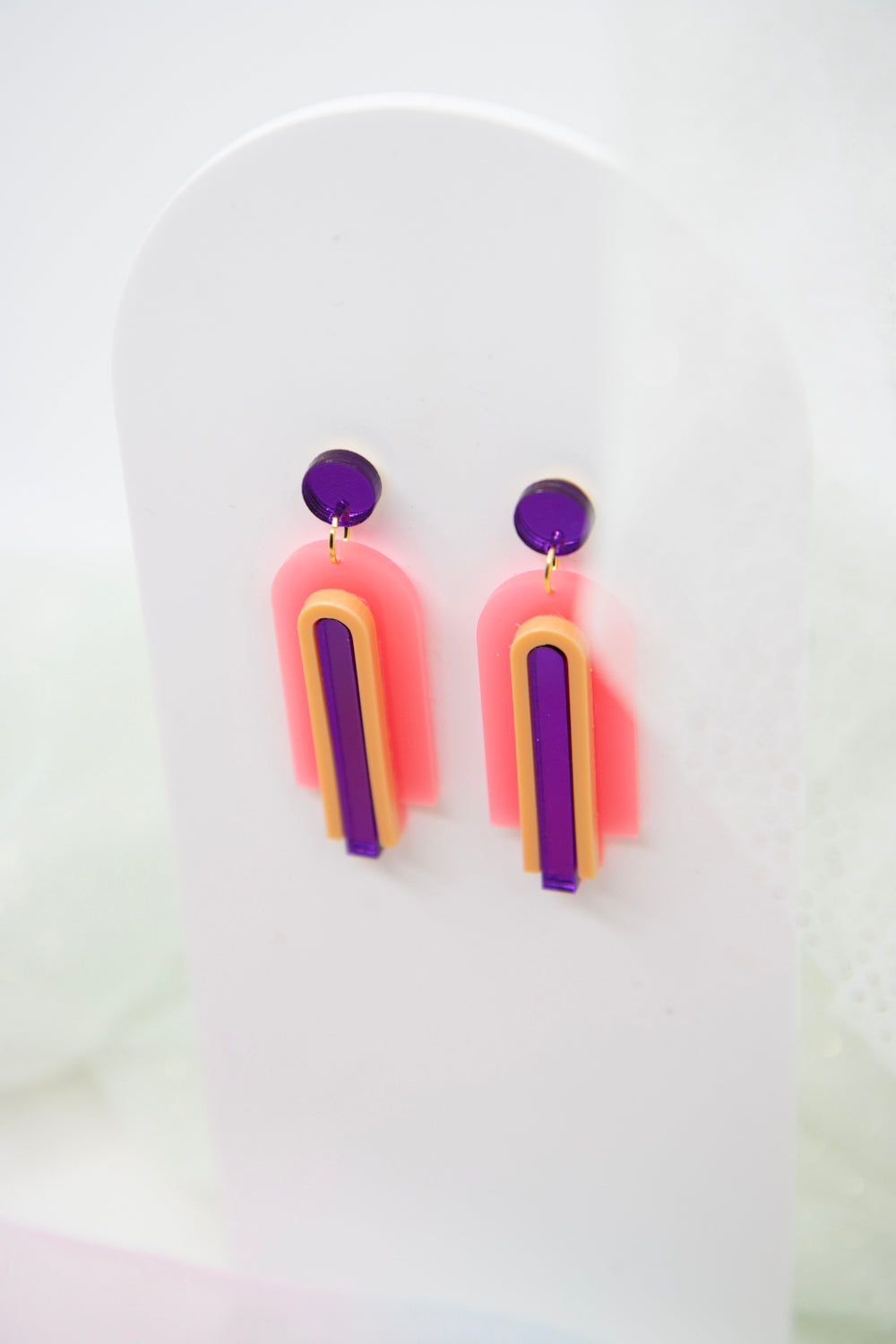 Geometrische statement Ohrstecker Leuchtend, frisch "GINA" – Neon Pink