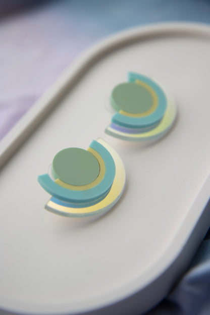 Geometrische Ohrstecker "PINA"  aus holografischem Acryl