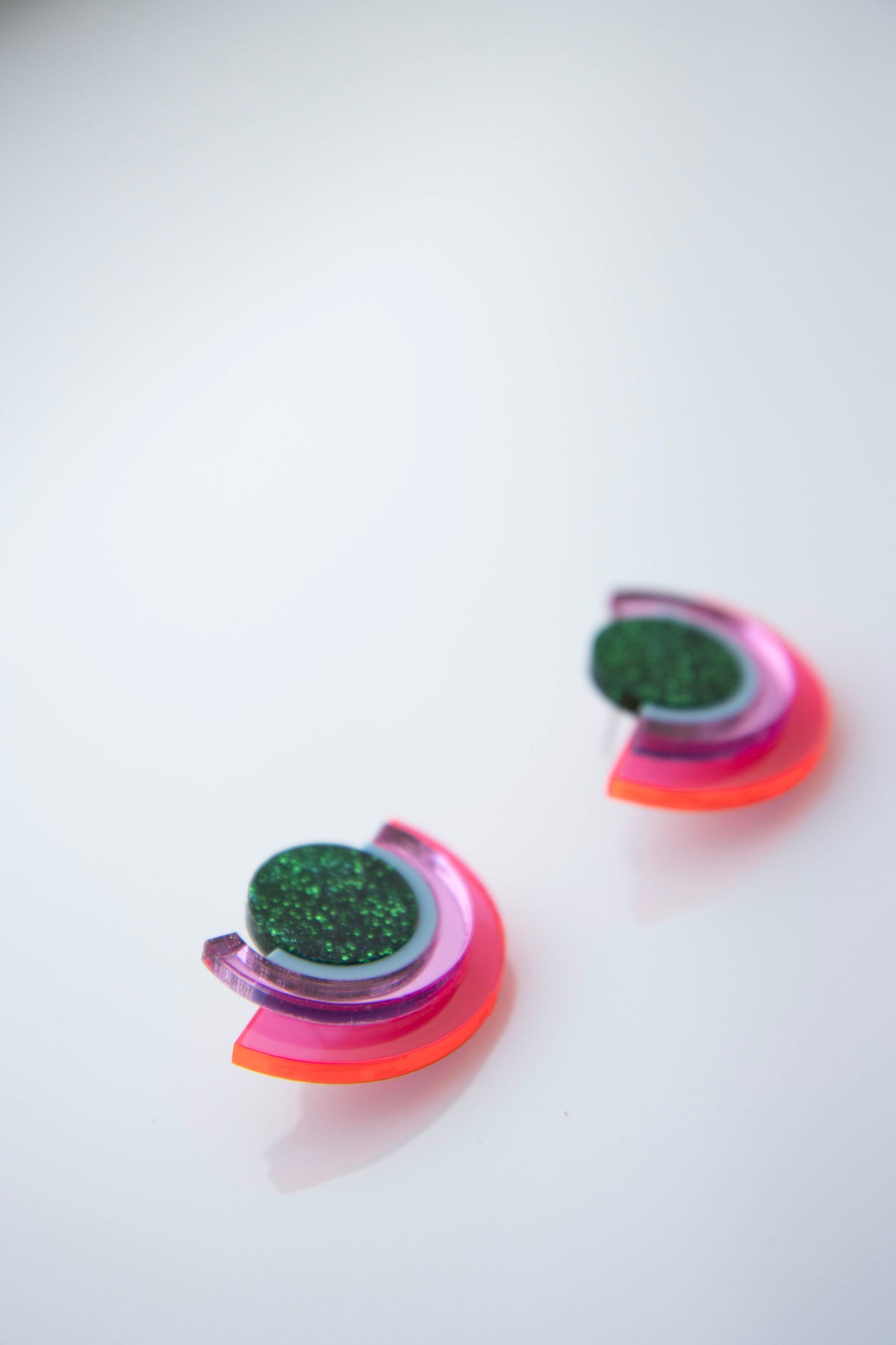 Geometrische Ohrstecker "PINA" aus Acryl gelasert