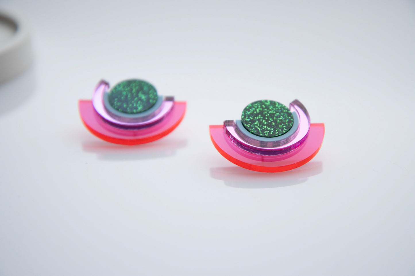 Geometrische Ohrstecker "PINA" aus Acryl gelasert