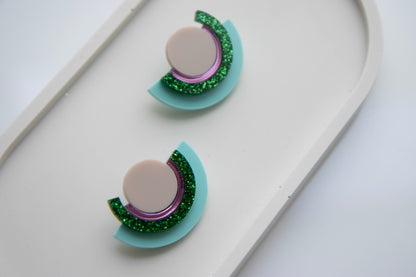 Geometrische Ohrstecker "PINA" aus Acryl  mit Glitzereffekt