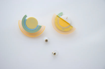 Geometrische Ohrstecker "PINA" aus Neon-Acryl